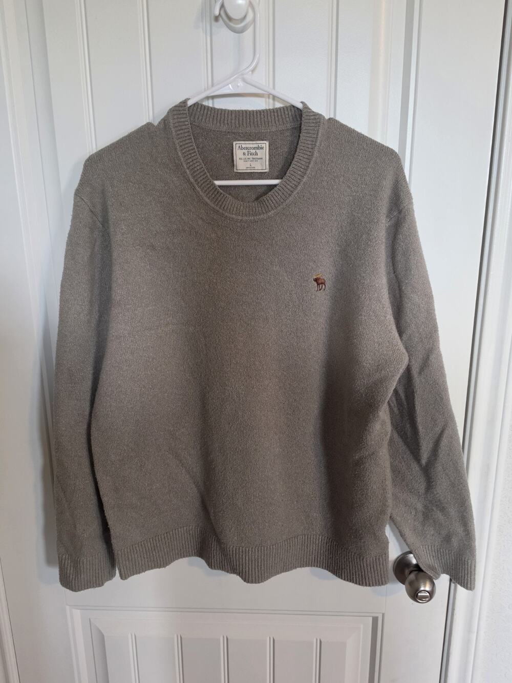 Abercrombie & Fitch Men's Large Gray Crewneck Knit Sweater Embroidered Moose